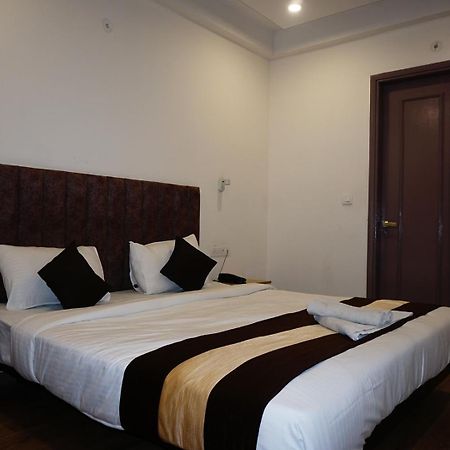 Tipsyy Inn 018 Гургаон Экстерьер фото