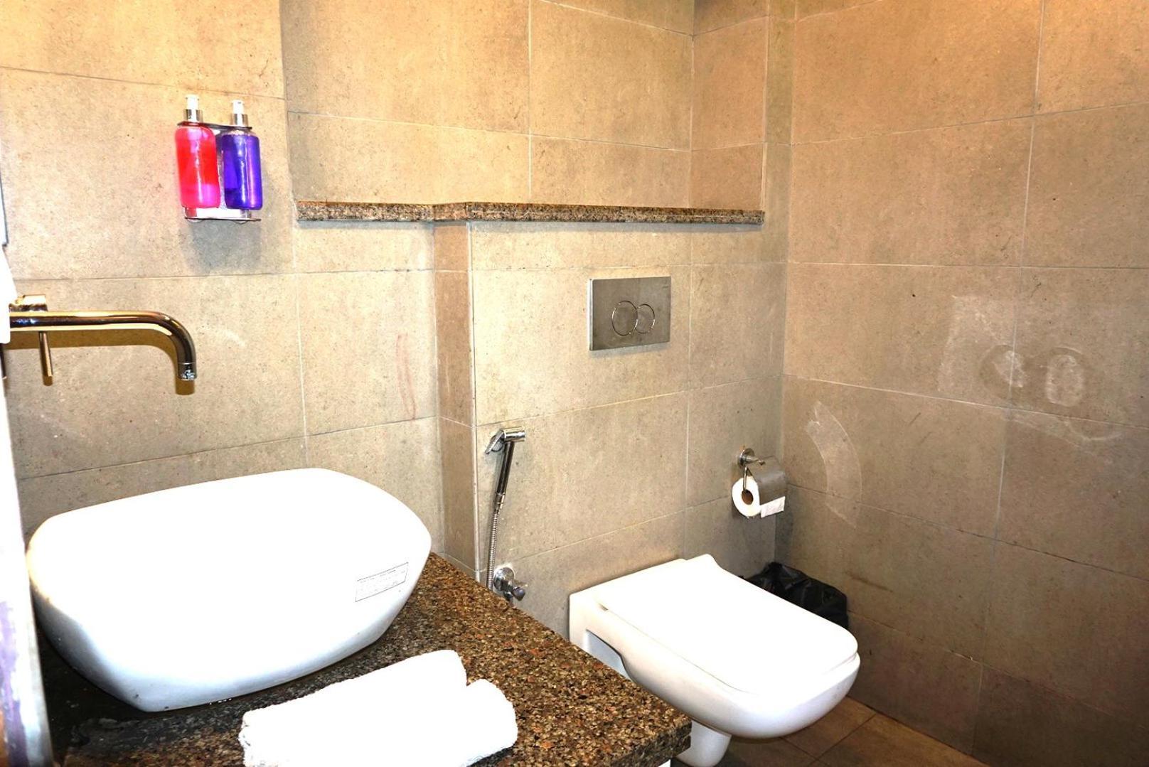 Tipsyy Inn 018 Гургаон Экстерьер фото