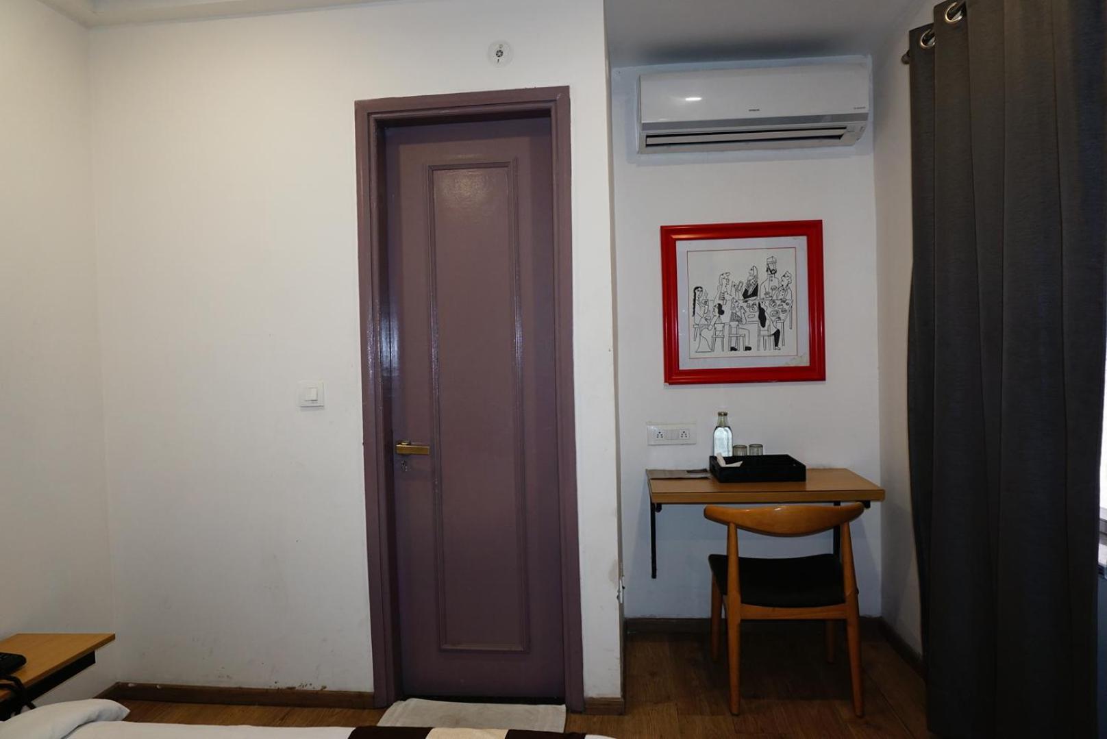 Tipsyy Inn 018 Гургаон Экстерьер фото